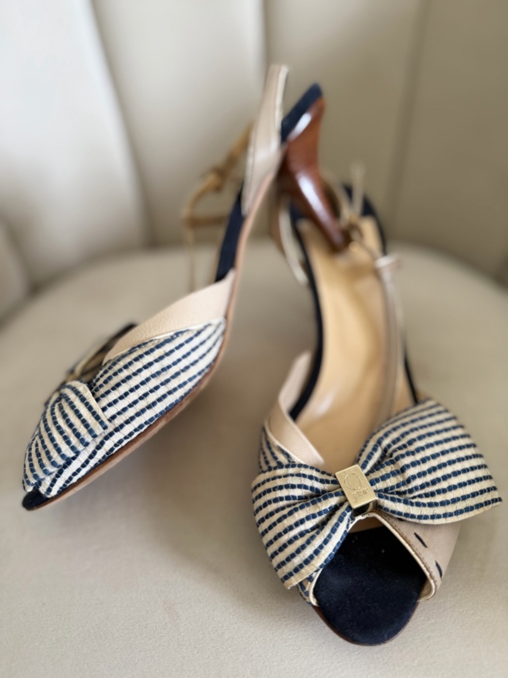 O Jour Vtg Bow-Accent Beige Slingback Heels Navy Stripes Open Toe Shoes Y2K 8 - Picture 3 of 13